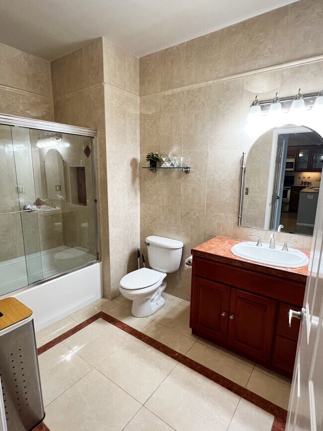 Building Photo - Beautiful 1 Bed/1 Bath Fully Furnished Lig...