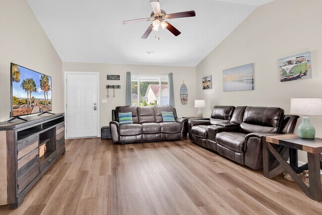 Building Photo - Beautiful 3bd/3ba WITH fenced in yard! UNFURNISHED!