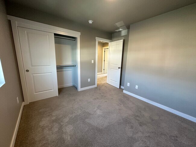 Building Photo - 1429 3500 W
