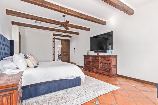 Building Photo - MUST SEE!!! FULLY-FURNISHED LUXURIOUS 6 Be...