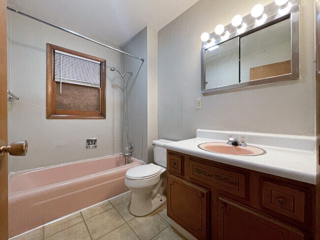 Building Photo - 666 Illinois Ave