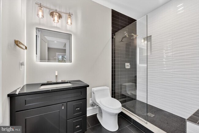 Building Photo - 7002 River Oaks Dr