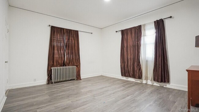 Building Photo - 252 S Tenth Ave