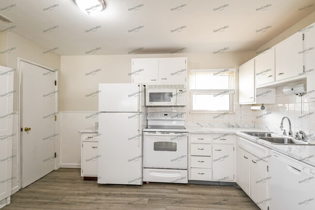 Building Photo - 1245 Bal Harbor Dr