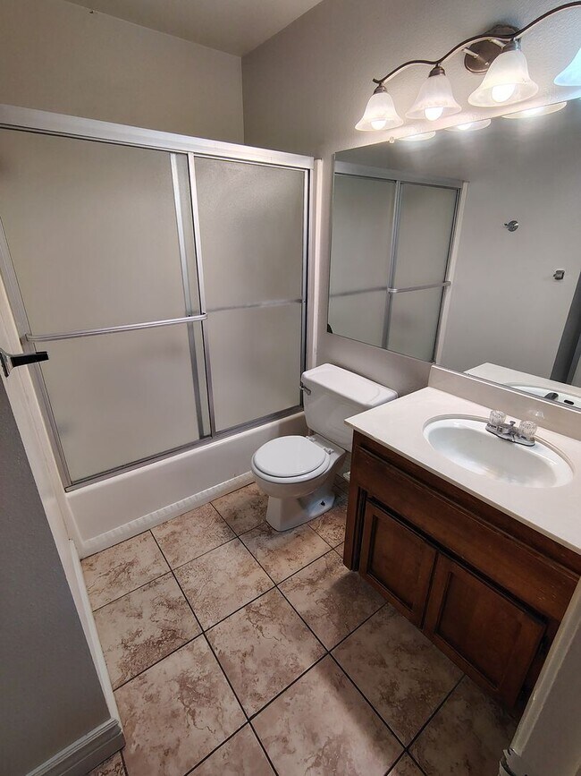 Building Photo - 939 Claremont Ct