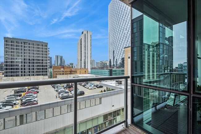 Building Photo - 123 S Green St