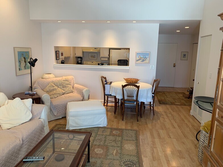 Building Photo - 1 Commercial Wharf