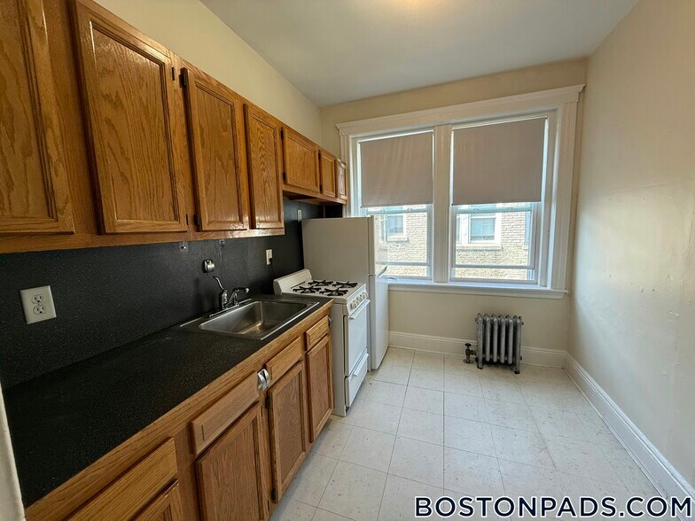 Building Photo - 1687 Commonwealth Ave