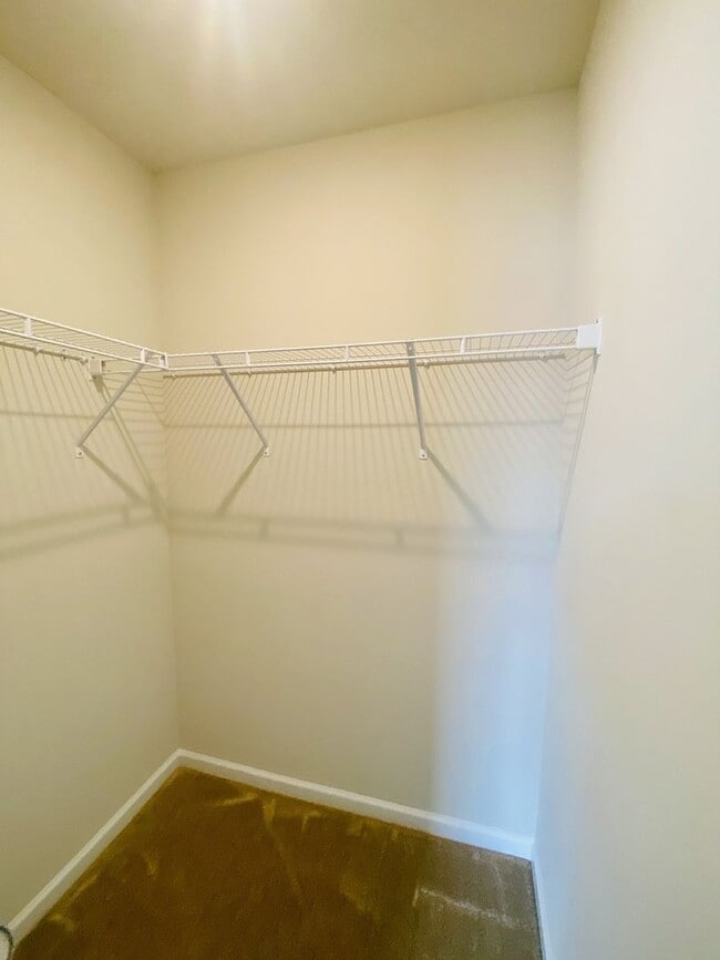 Building Photo - Stylish 3 Bed Townhouse with Granite Countertops and Hardwood Floors in Charlotte!