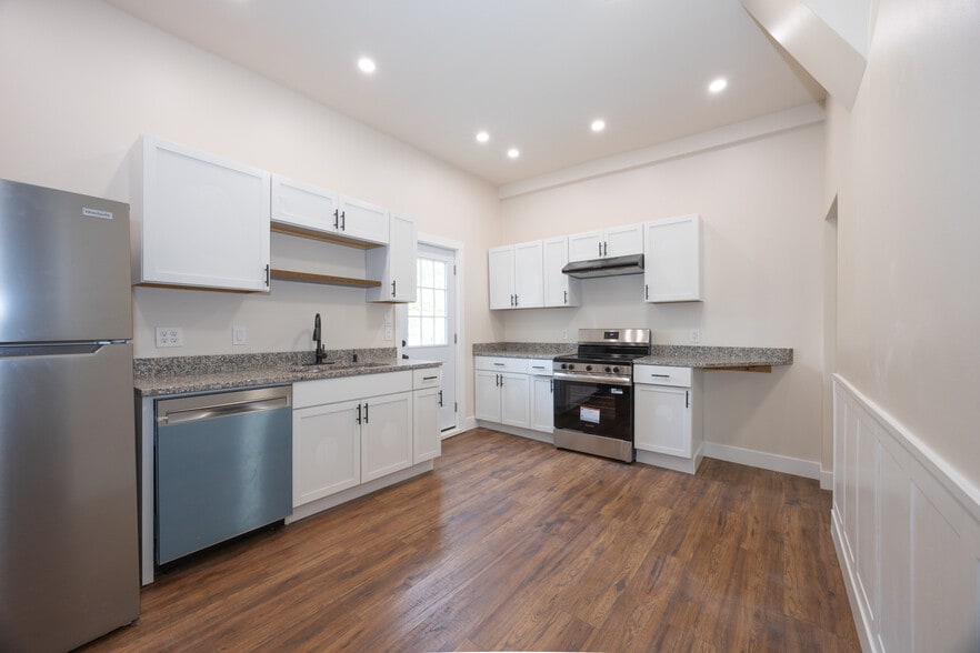 Kitchen - 106 Ward Ave