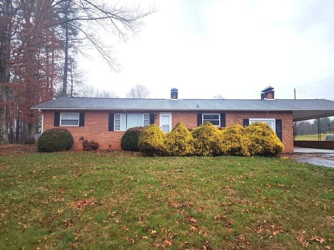 Building Photo - 3 bed 1 bath Brick Racher