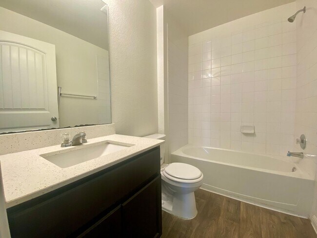 Building Photo - Updated Home in Pioneer Crossing! Available for July!