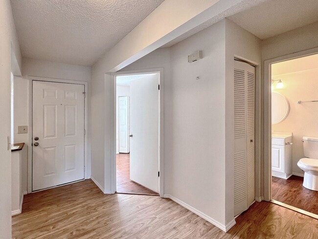 Building Photo - Charming 2-Bedroom, 2-Bathroom Townhome in Winterset