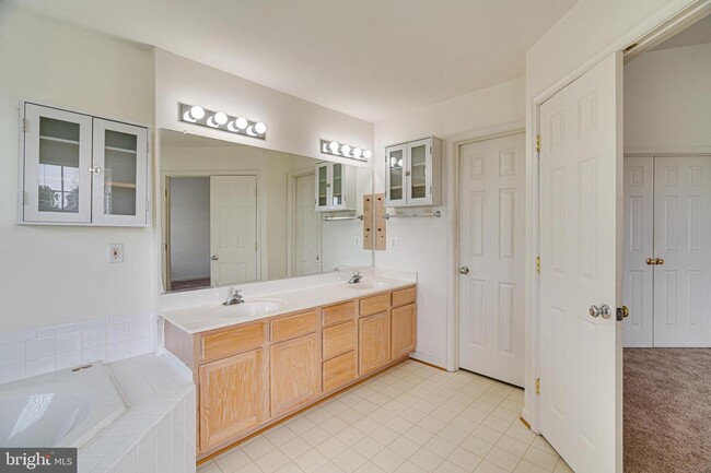 Building Photo - 417 Sparkleberry Terrace NE