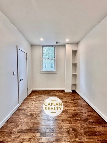 Building Photo - 920 Elm St