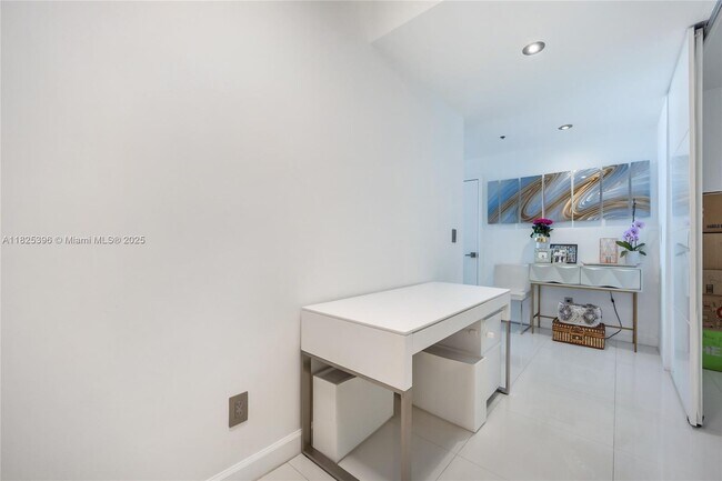 Building Photo - 888 Biscayne Blvd
