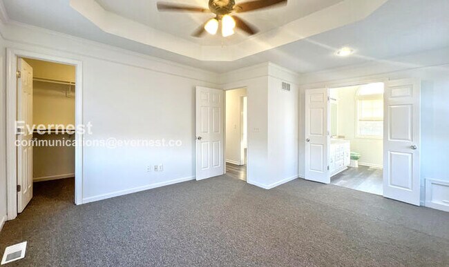 Building Photo - 1403 Rolling Dr