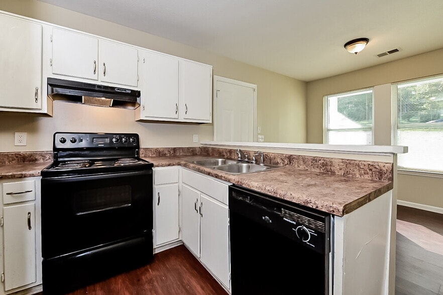 Building Photo - 3122 Chippewa Dr