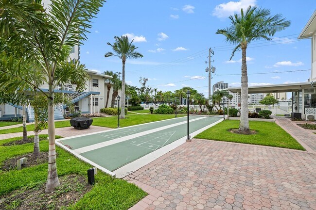 Building Photo - 741 Bayshore Dr