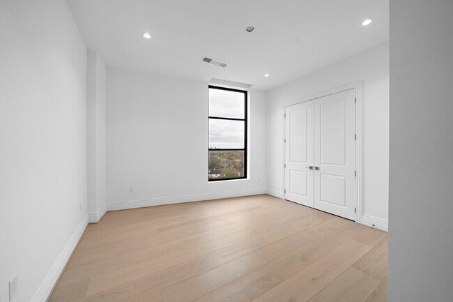Building Photo - 2323 San Felipe St