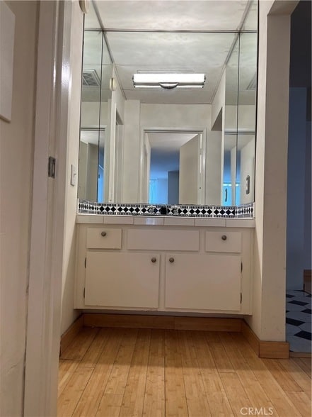 Building Photo - 10747 Wilshire Blvd