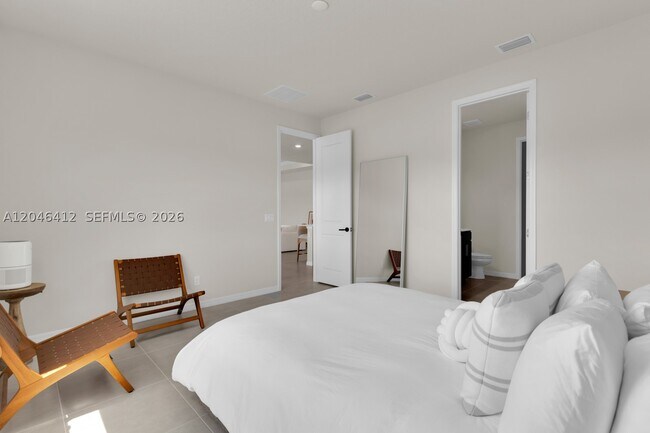 Building Photo - 2081 Mossy Vine Ave