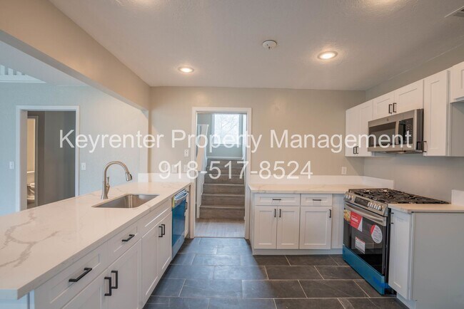 Building Photo - Gorgeous 3 Bedroom Remodel, BA Schools!