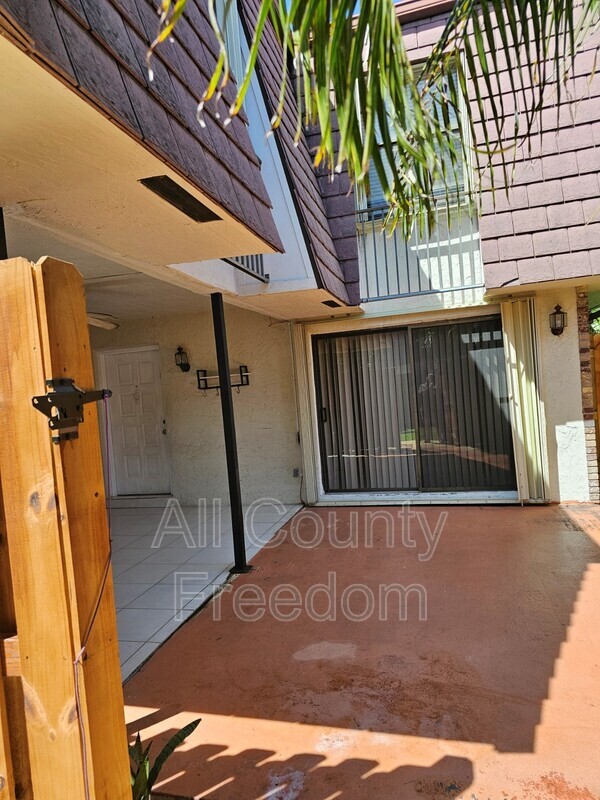 Primary Photo - 7572 Courtyard Run E