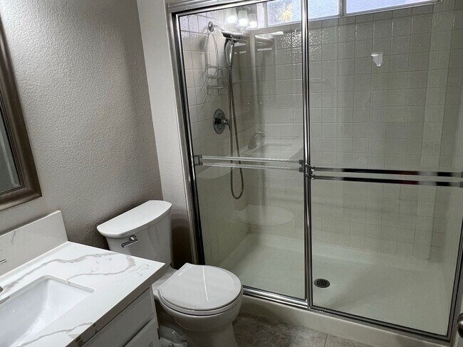 Building Photo - Newly Remodeled - Henderson