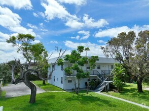 Building Photo - 906 Foresteria Dr
