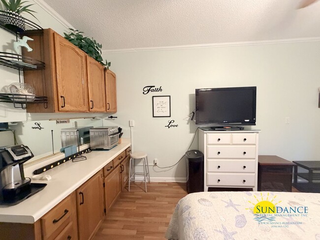 Building Photo - Fully Furnished Studio Living in Shalimar with All Utilities Included!