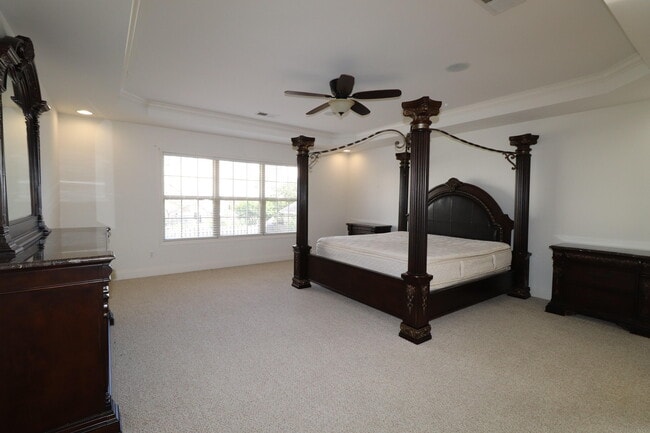 Building Photo - 417 Courchelle Dr