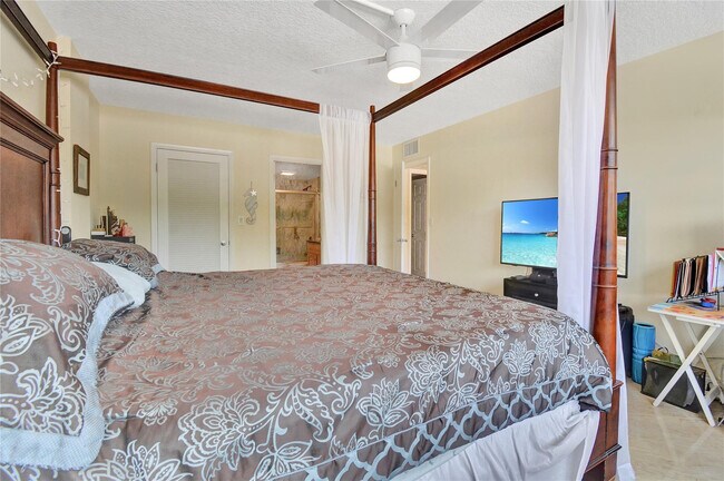 Building Photo - 2121 N Ocean Blvd