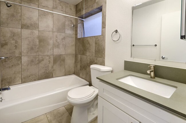 Building Photo - 726 Bush St