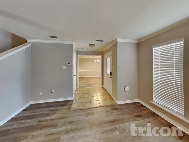 Building Photo - 2124 Glenn Ln