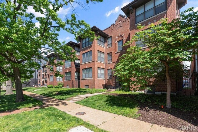 Building Photo - 5621 Pershing Ave