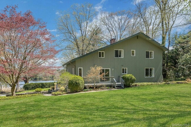 Building Photo - 68 Lake Shore Dr