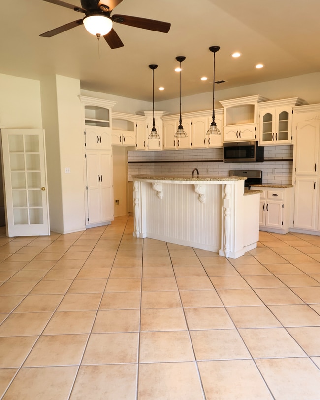 Building Photo - 4 Bedroom 2 Bath House for Rent in Northwe...