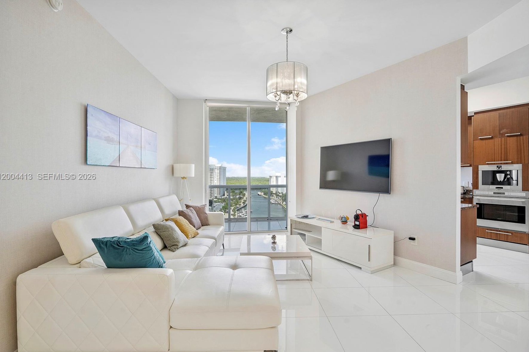Building Photo - 15811 Collins Ave