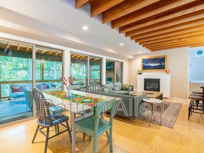 Building Photo - 206 Waynesville Ave