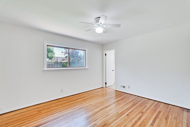 Building Photo - Single Story 3/2 in Well Established Neighborhood Near Branham High School with Air conditioning ...
