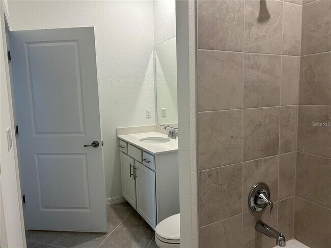 Building Photo - 12240 Wellen Golf St