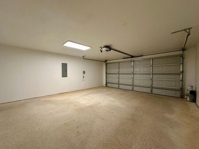 Building Photo - Stunning 3/2/2 on the Outskirts of Lindale!