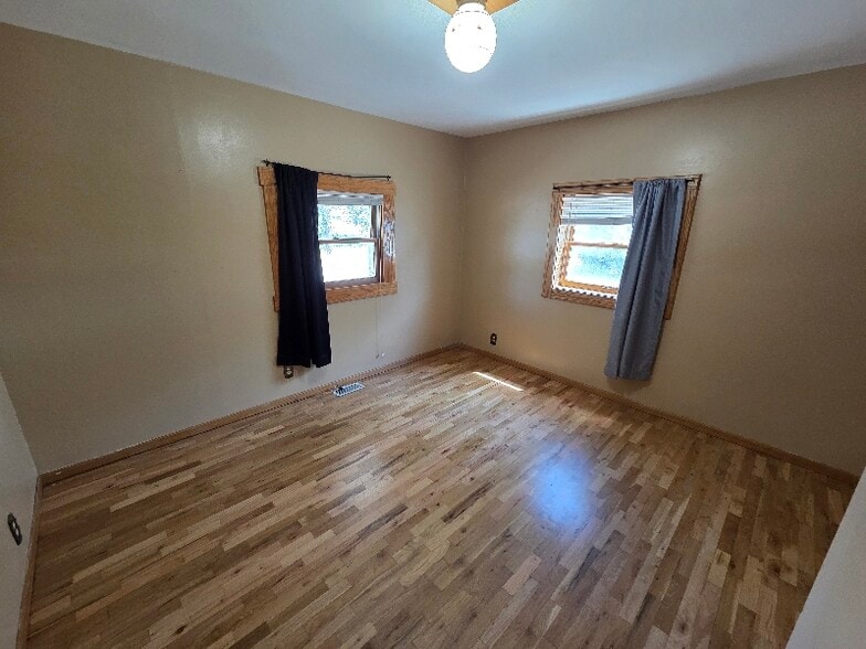 Building Photo - 6071 Jackrabbit Ln