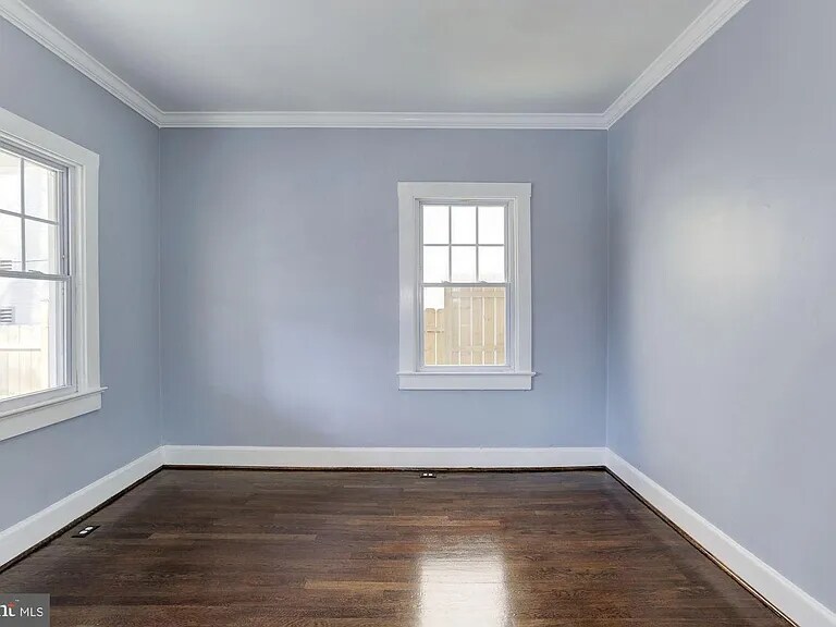 Building Photo - 811 Thayer Ave