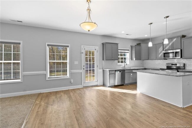 Building Photo - 2051 Hayfield Rd