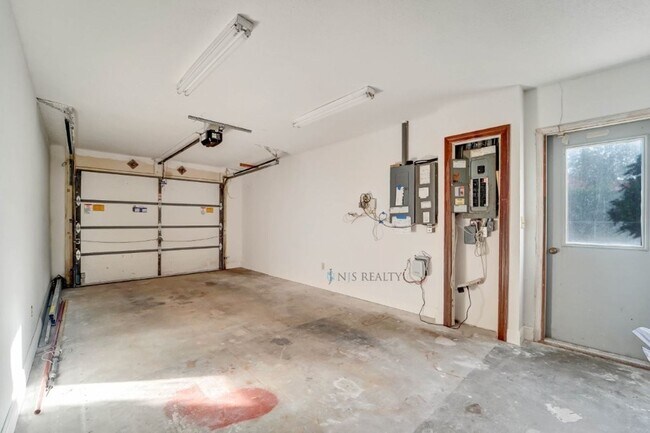 Building Photo - 5060 Porpoise Pl
