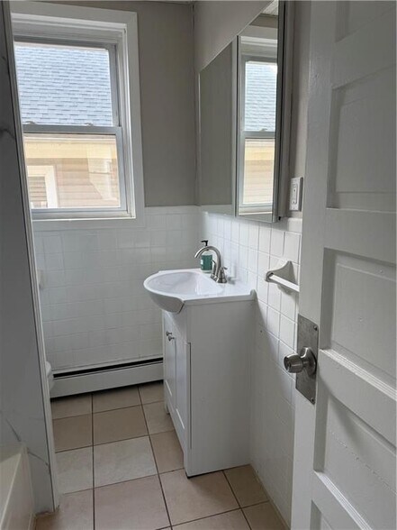 Building Photo - 368 Orms St