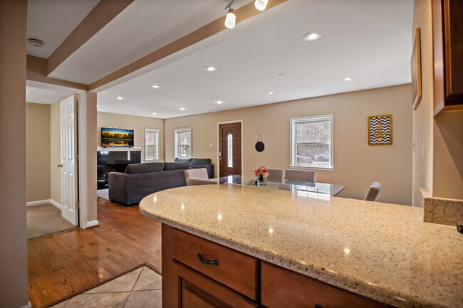 Building Photo - 300 Lawton St