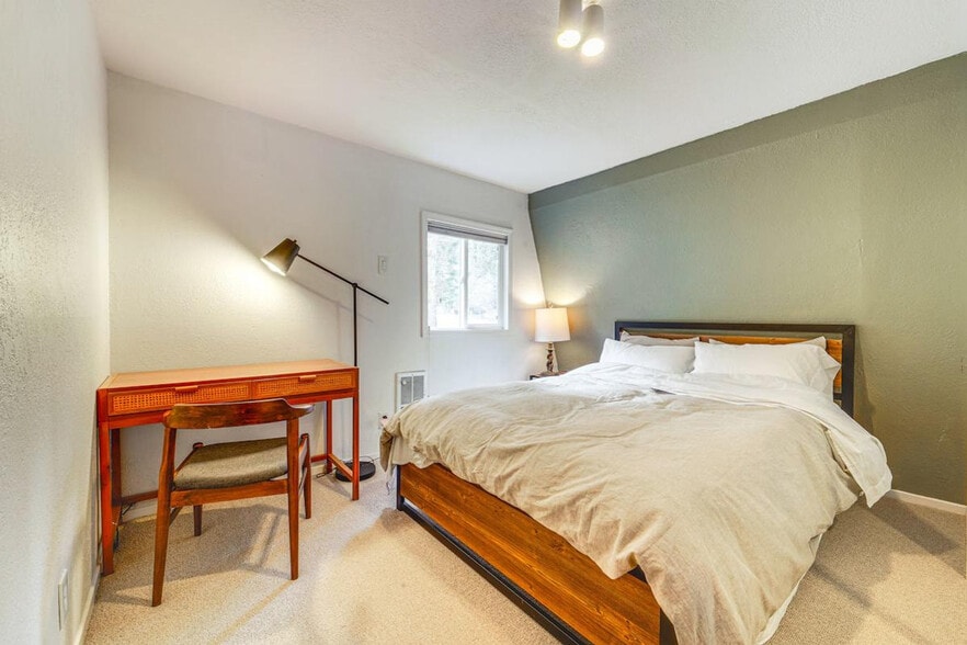 Building Photo - 627 Bear Valley Rd